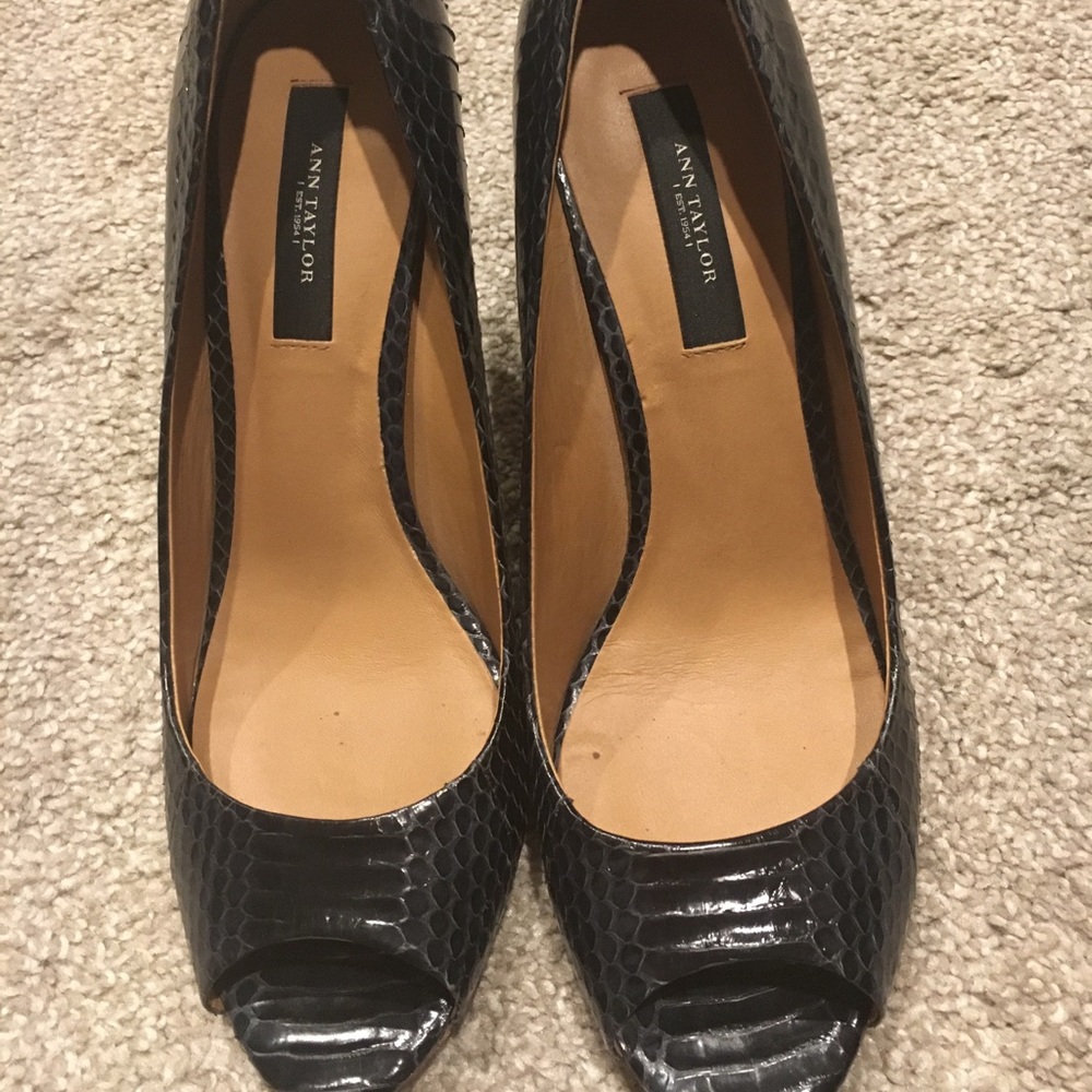 Navy peep toe heels - Picture 2 of 3